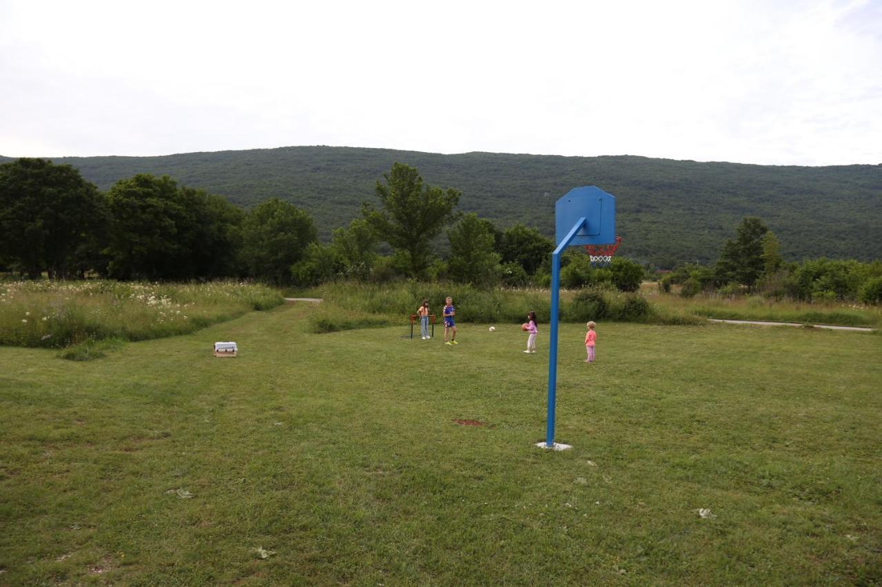 Gacka Valley Licko Lesce Kültér fotó